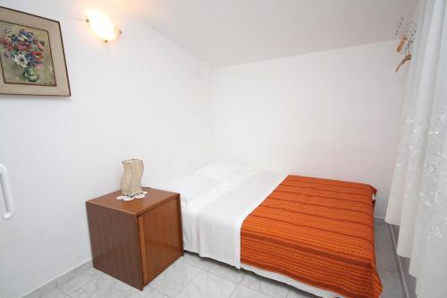 Apartments By The Sea Pisak (omis) - 4815