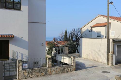 Apartments With A Parking Space Podstrana (split) - 10348