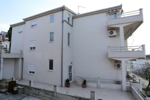 Apartments With A Parking Space Podstrana (split) - 10348