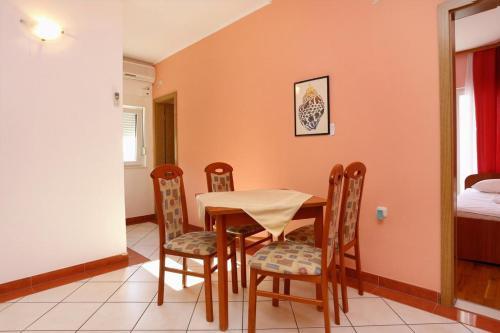 Apartments By The Sea Pisak (Omis) - 10323