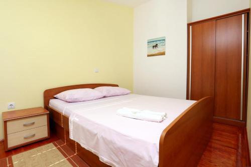 Apartments By The Sea Pisak (Omis) - 10323