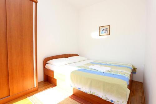 Apartments By The Sea Pisak (Omis) - 10323