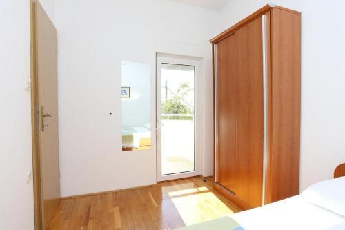 Apartments By The Sea Pisak (Omis) - 10323
