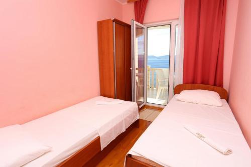 Apartments By The Sea Pisak (Omis) - 10323