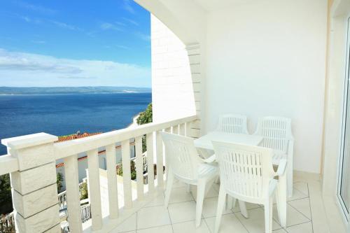 Apartments By The Sea Pisak (Omis) - 10323