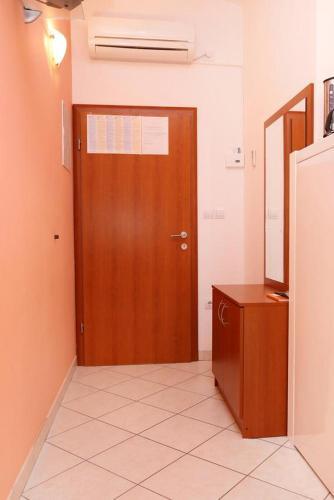 Apartments By The Sea Pisak (Omis) - 10323