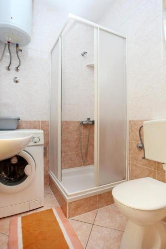 Apartments By The Sea Pisak (Omis) - 10323