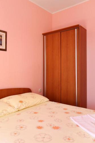Apartments By The Sea Pisak (Omis) - 10323