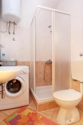 Apartments By The Sea Pisak (Omis) - 10323