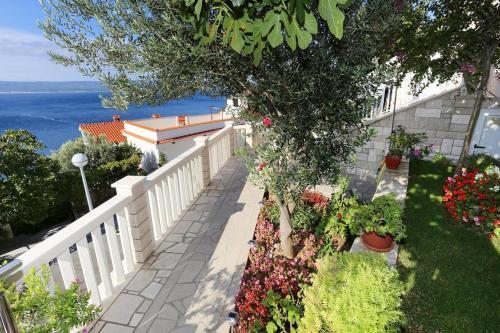 Apartments By The Sea Pisak (Omis) - 10323