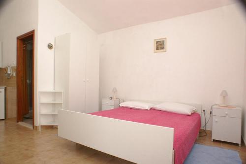 Apartments By The Sea Pisak (omis) - 2750