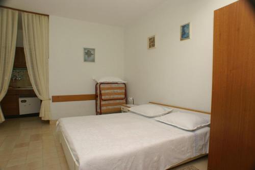 Apartments By The Sea Pisak (omis) - 2750