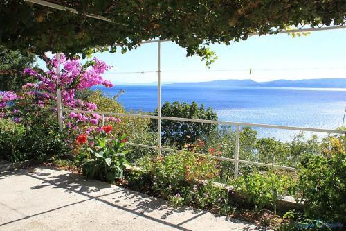 Apartments By The Sea Pisak (omis) - 2750