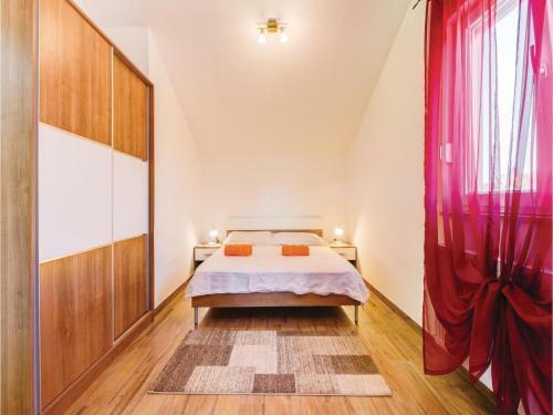 Three-bedroom Holiday Home In Peroj