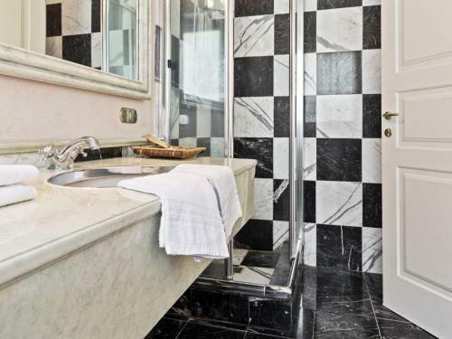 Apartamentos Modern Mansion With Private Beach At Lake Maggiore