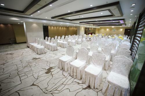 Hotel The Byke Suraj Plaza