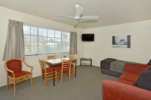 Motel Bk's Pohutukawa Lodge