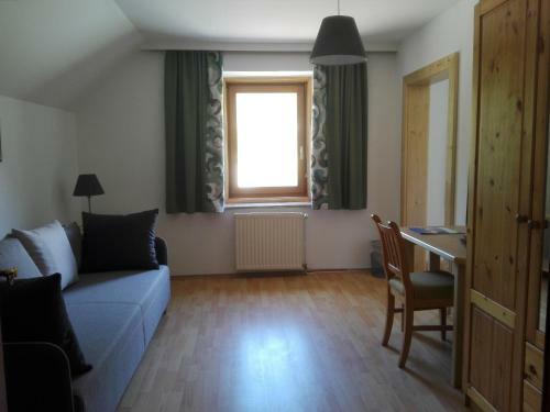 Hostal Familiengasthof Zirmhof