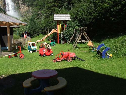 Hostal Familiengasthof Zirmhof