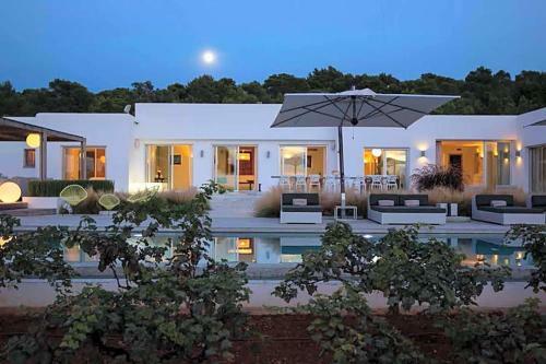 Cala Bassa Villa Sleeps 12 Pool Air Con Wifi