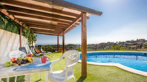 Lloret De Mar Villa Sleeps 8