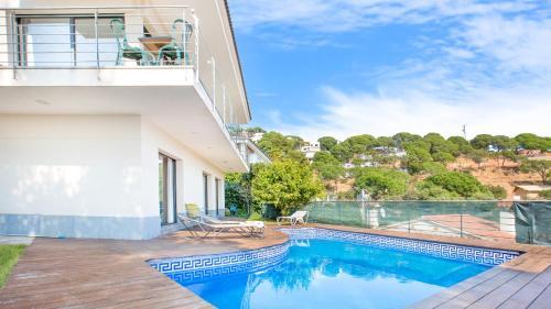 Lloret De Mar Villa Sleeps 8