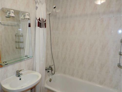 Three-bedroom Holiday Home In Miami Playa