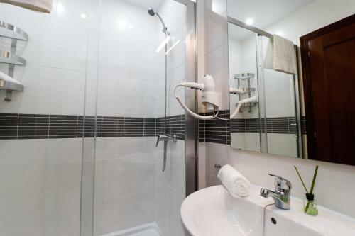 Summerland Apartments Rota