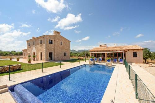 S'horta Villa Sleeps 8 Pool Air Con Wifi