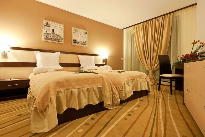 Earth And People Hotel & Spa