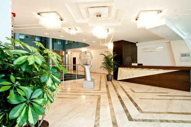 Earth And People Hotel & Spa