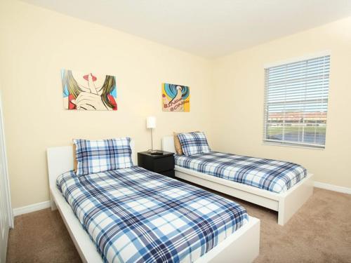 Lovely Paradise Palms 4 Bed 3 Bath Town Home
