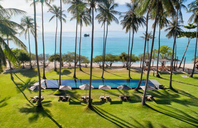 Hotel Haadtien Beach Resort