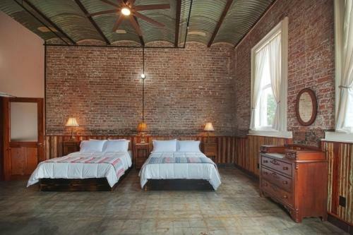 Bed & Breakfast Inn At The Old Jail