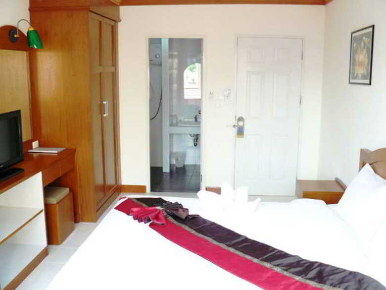 Kata Beach Center Hotel