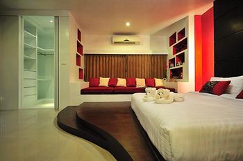 Alfresco Phuket Hotel