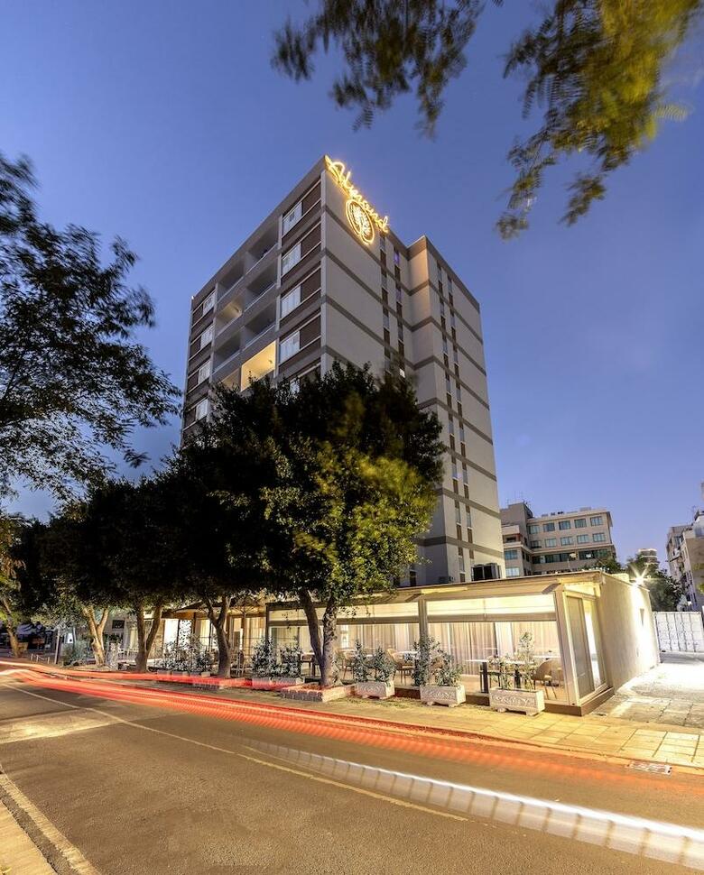 Hotel Almond Business Suites