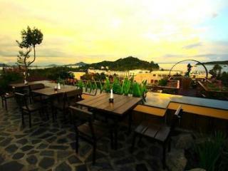 Hotel The Chalet Phuket Resort