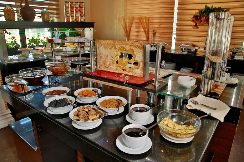 Divan Express Baku Hotel