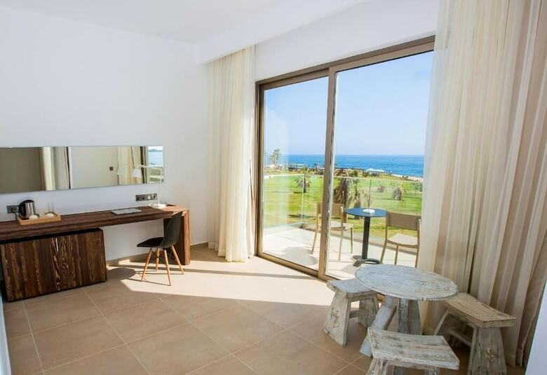Amphora Hotel & Suites