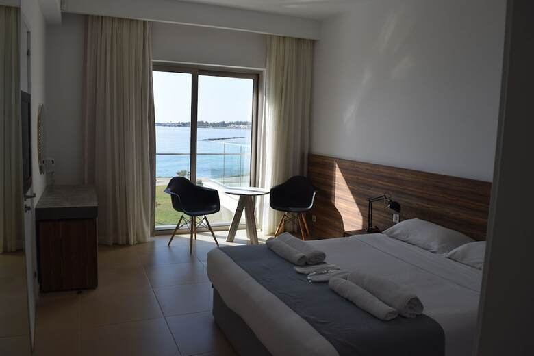 Amphora Hotel & Suites