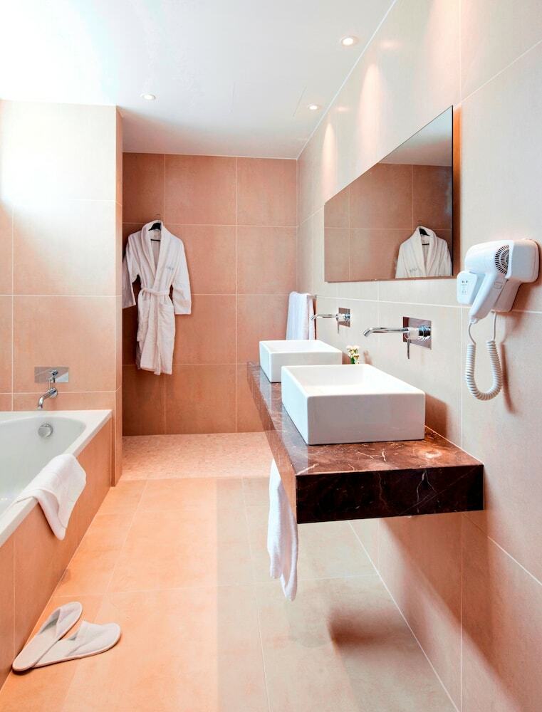 Amphora Hotel & Suites