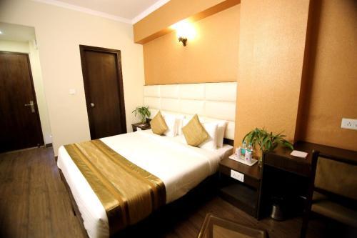Hotel Rousha Inn