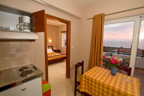 Nikos Apartments