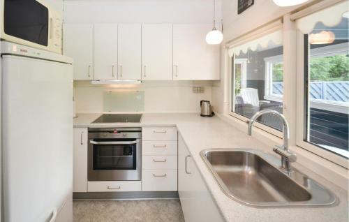 Three-bedroom Holiday Home In Vaggerlose
