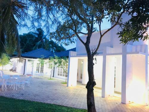 Hostal Royal White Tourist Rest