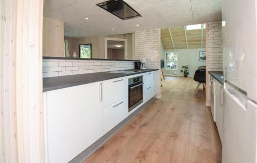 Five-bedroom Holiday Home In Blavand