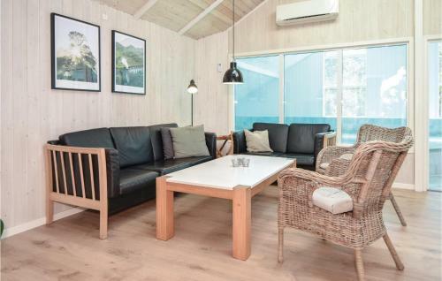 Five-bedroom Holiday Home In Blavand