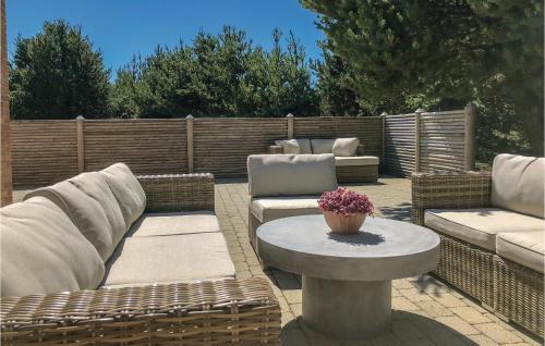 Four-bedroom Holiday Home In Blavand