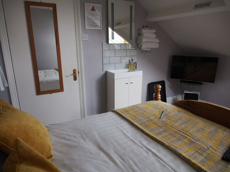 Hostal Montfort Cottage Guest House